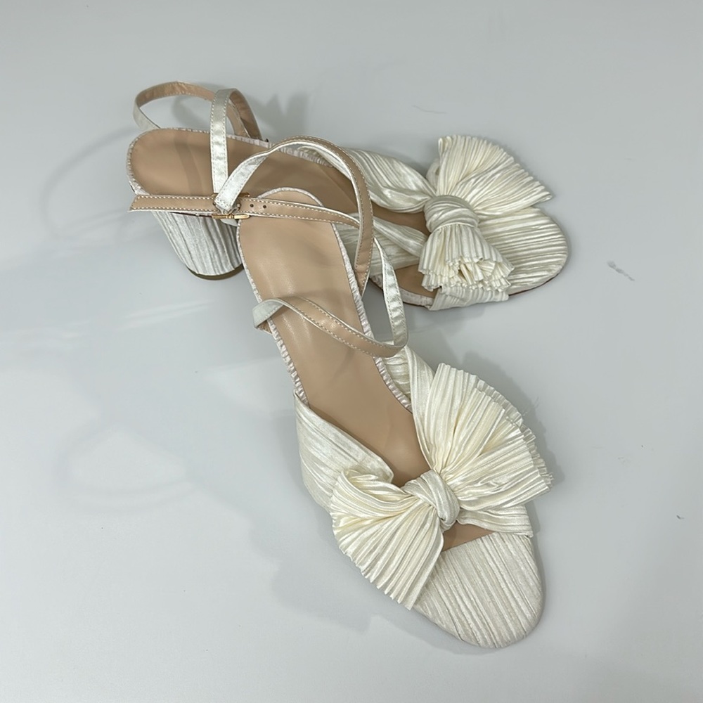 Beautiful Women’s Ivory Ribbon 4” Heels with Ankle Strap. Size 10